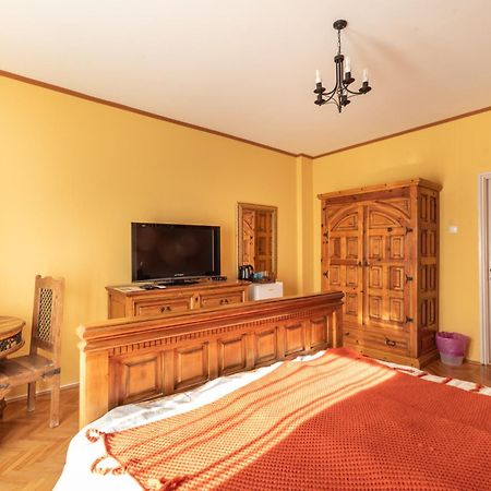 Corona Villa Hévíz Стая снимка
