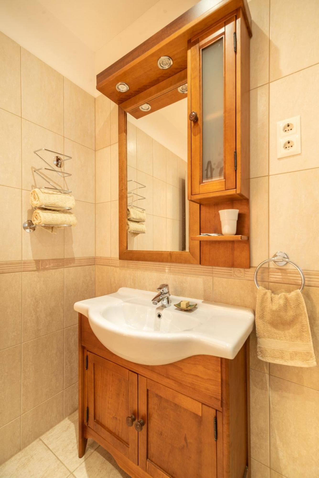 Corona Villa Hévíz Стая снимка
