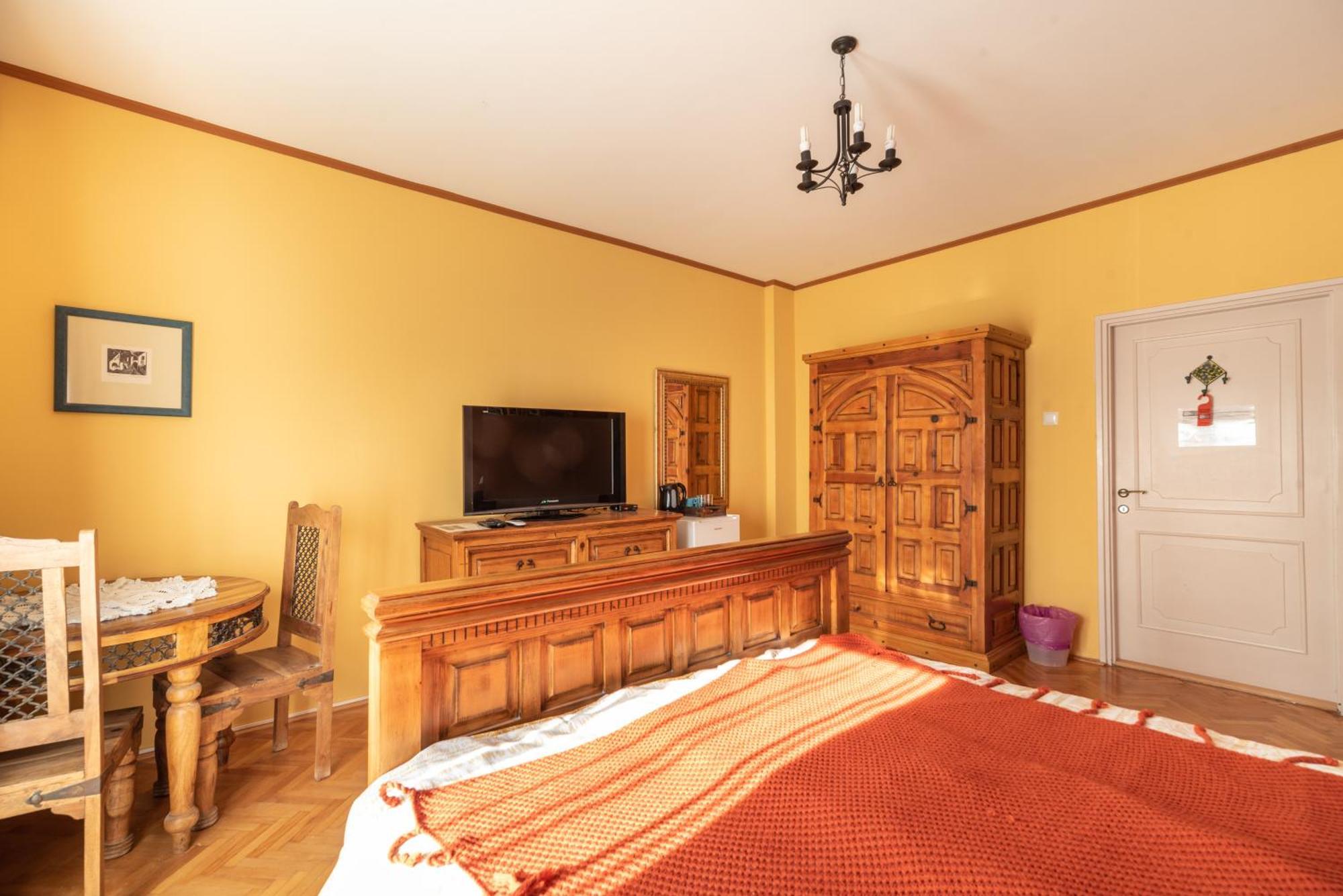 Corona Villa Hévíz Стая снимка