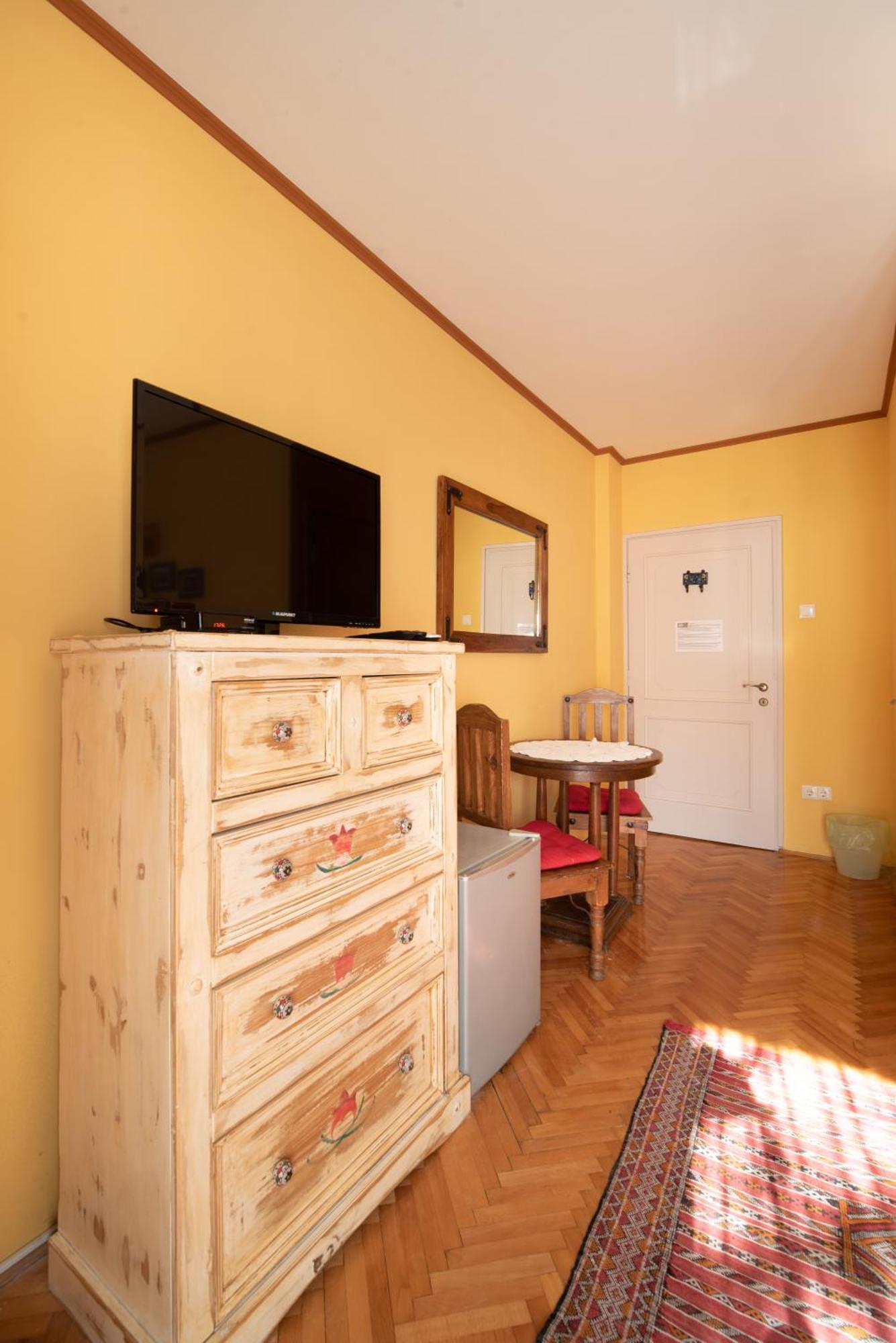 Corona Villa Hévíz Стая снимка