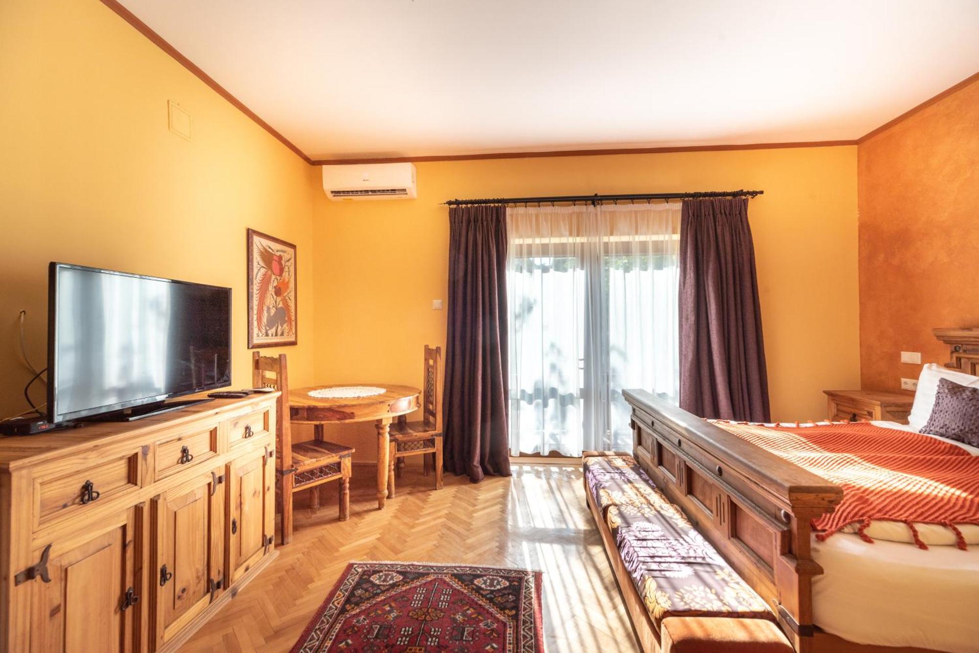 Corona Villa Hévíz Стая снимка