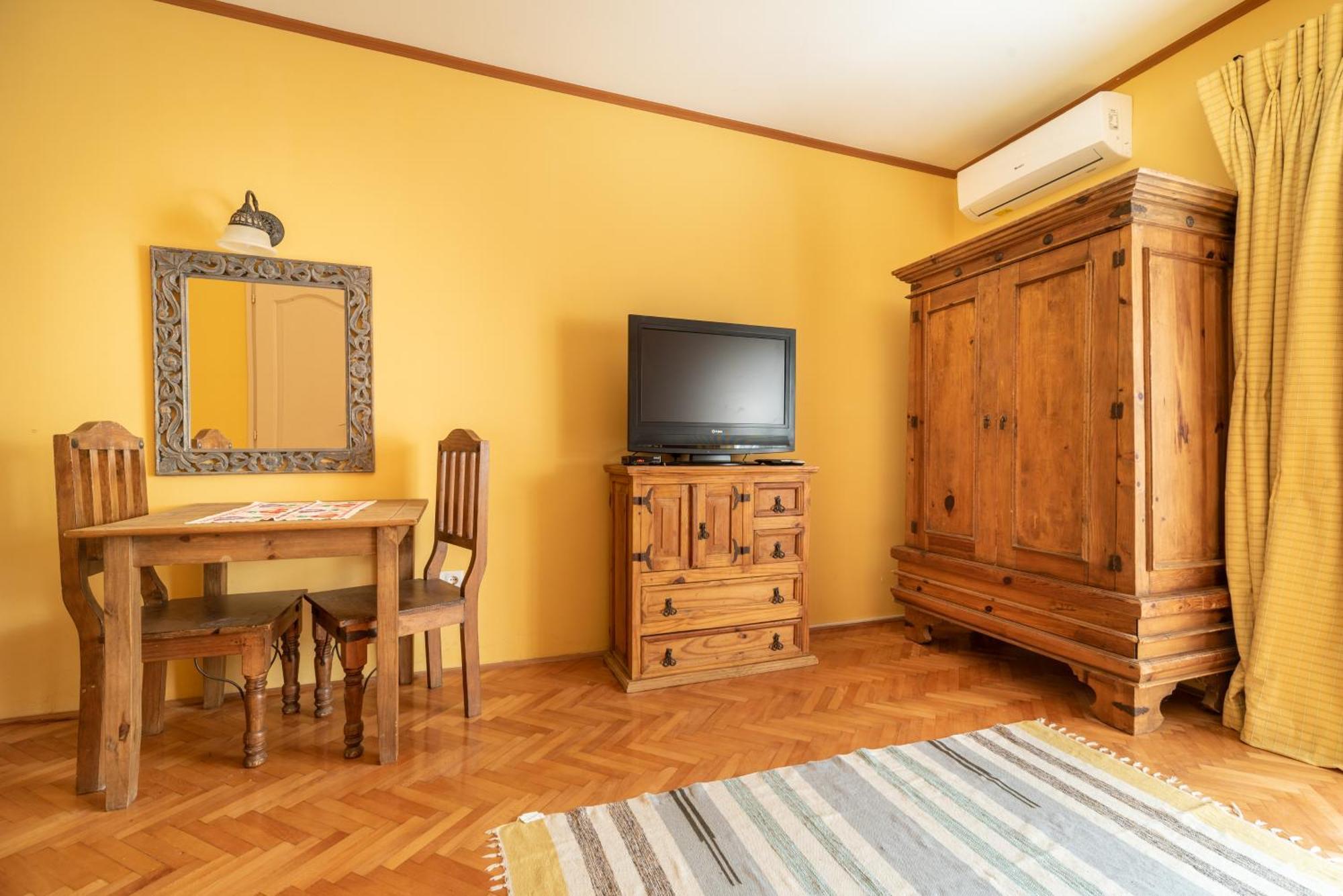 Corona Villa Hévíz Стая снимка